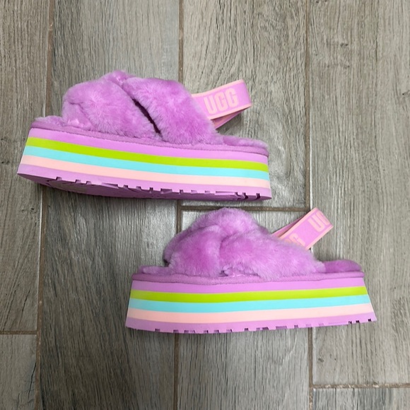 UGG - Picture 1 of 2